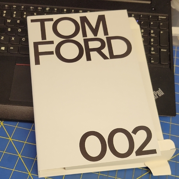 Tom Ford 002 White Black Book Box Sleeve 10.5 x 8 x 1.5 - Picture 1 of 6